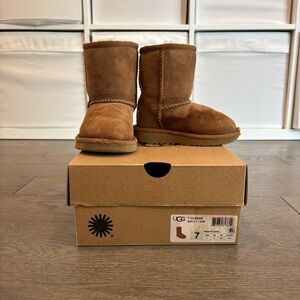 UGG Australia Toddler Classic Boots, Chestnut Brown, Size 7K